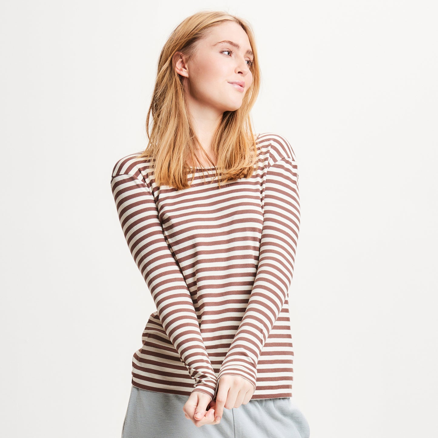 4302 T-shirt - figurnära med lång ärm