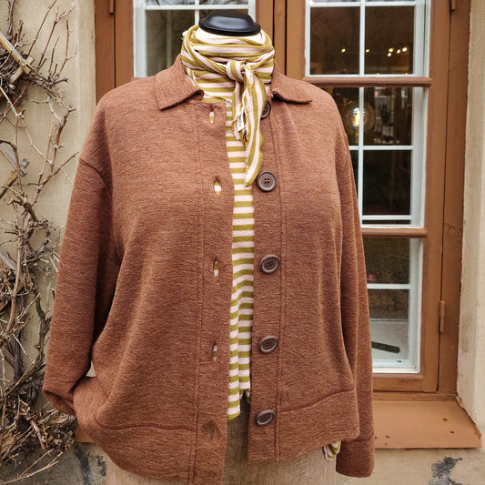 Kort kofta i merinoull med krage och knappar - Camel Melange