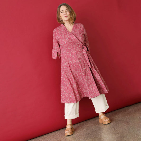 McVerdi kimonoinspirerad omlottklänning - Hallonröd Lotus