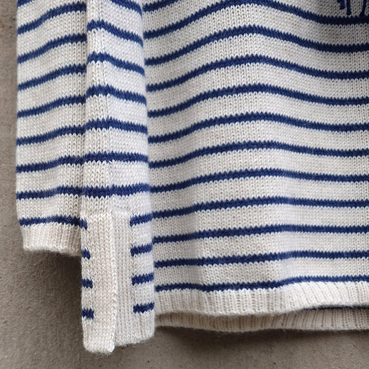 Randig slätstickad tröja i alpacka - Navy & off white