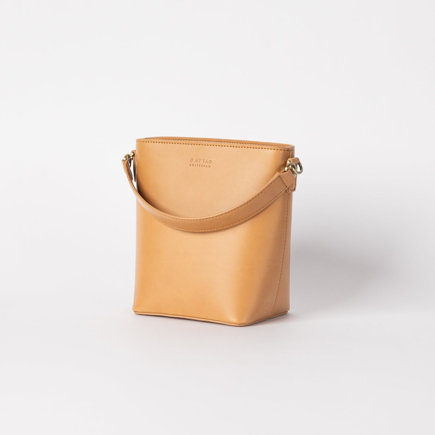 O My Bag Bobbi Bucket Bag Midi handväska i äppelläder - cognac