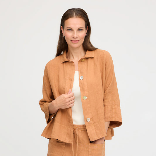 OWN linnejacka med stora pärlemorknappar