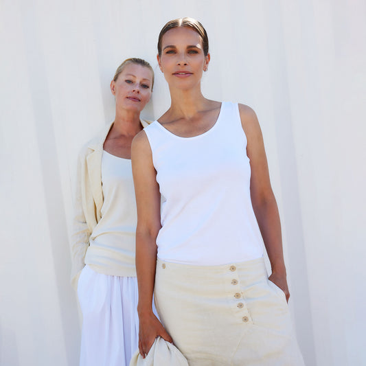 2301 Ärmlös topp/linne - figurnära med rund hals