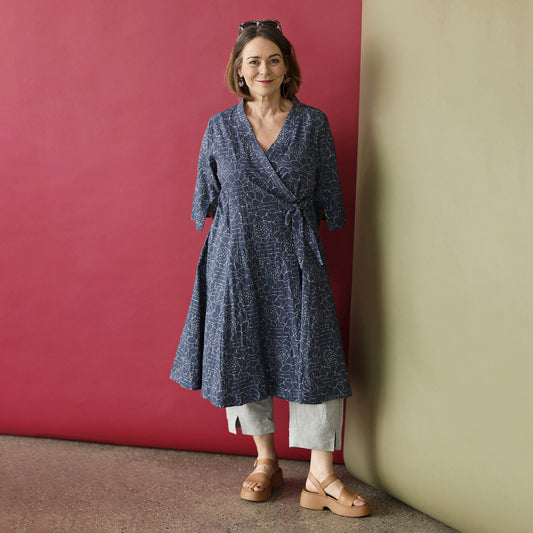 McVerdi kimonoinspirerad omlottklänning - Blå Lotus