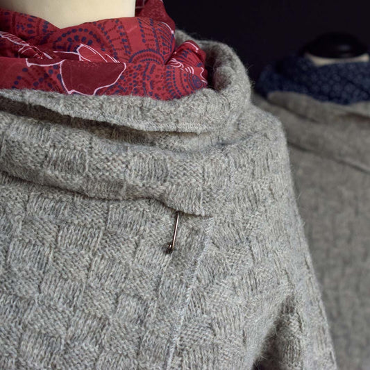 Stickad ullkofta SIRRI - Gråmelerad