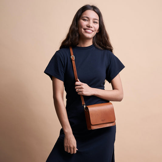 AUDREY Mini COGNAC - handväska i äkta läder