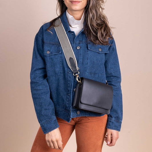 AUDREY Mini BLACK - handväska i äppelläder