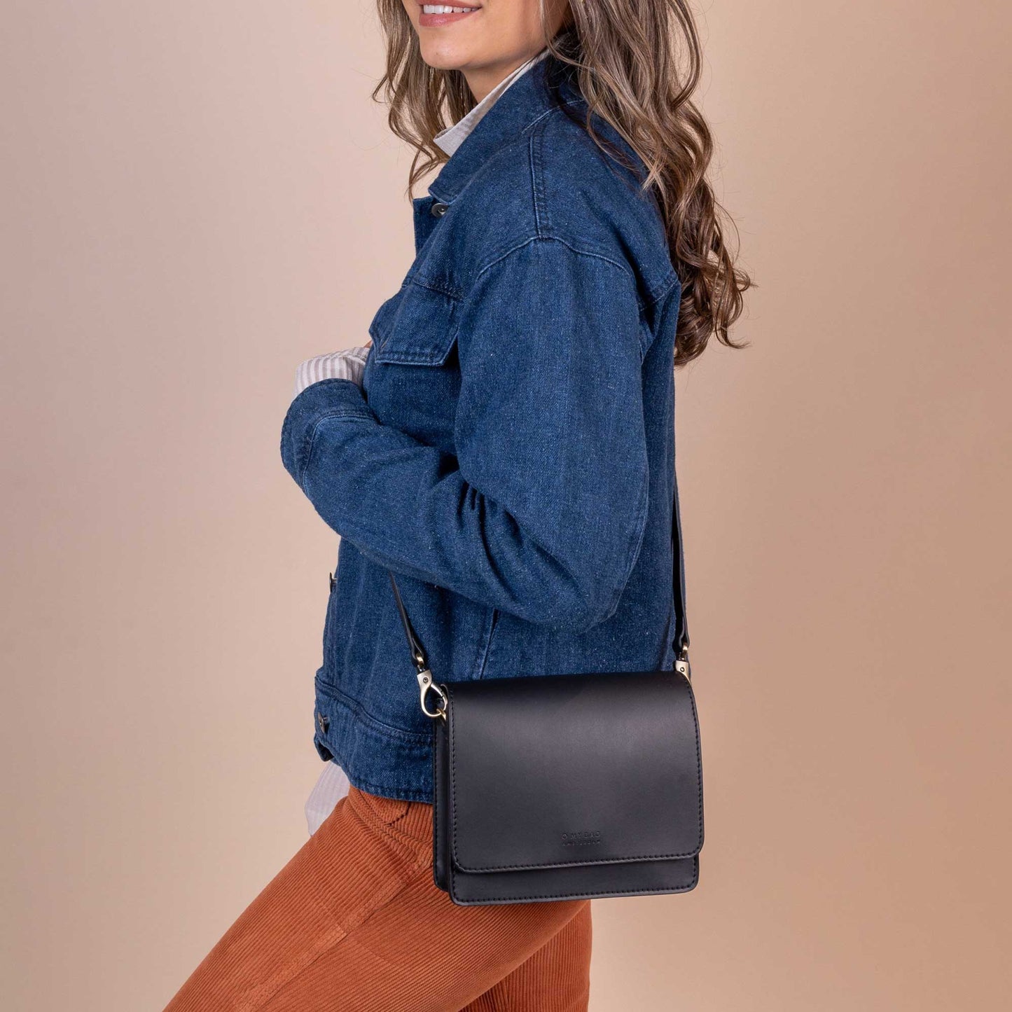 AUDREY Mini BLACK - handväska i äppelläder