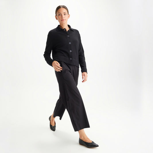 Kort kofta i merinoull - med krage och knappar, Svart