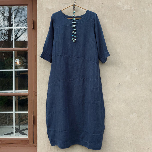 Lång linneklänning med lätt tulpanform - Midnight Blue