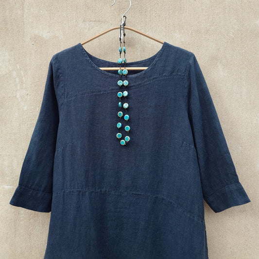 Lång linneklänning med lätt tulpanform - Midnight Blue