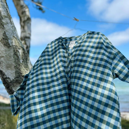 Rutig sommarklänning i bomull och linne – oversized A-linje klänning med fickor | McVERDI