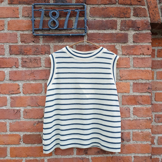 Slipover med bred fåll i merinoull - Raw White/Asphalt Stripe