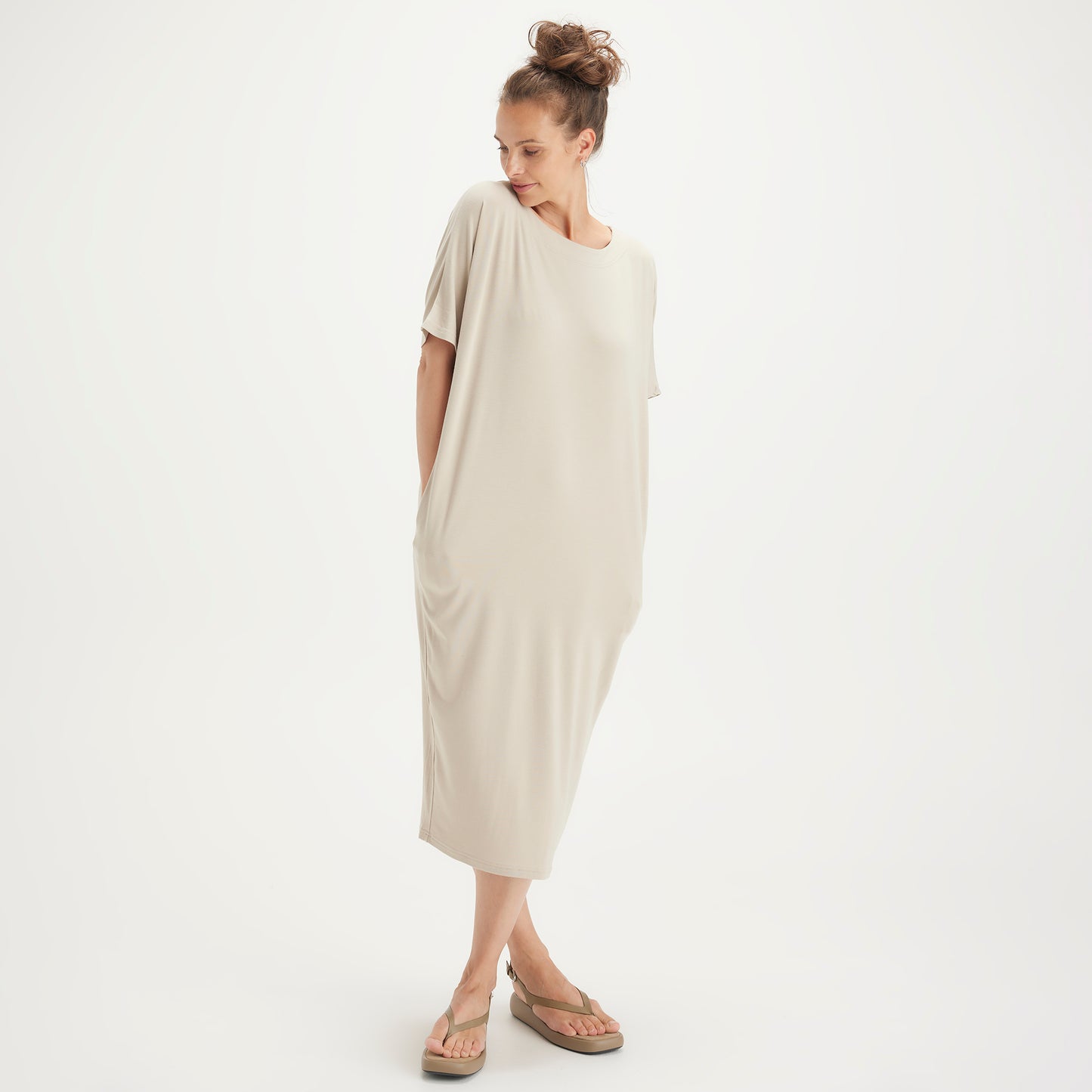 7628 Midiklänning med båtringning