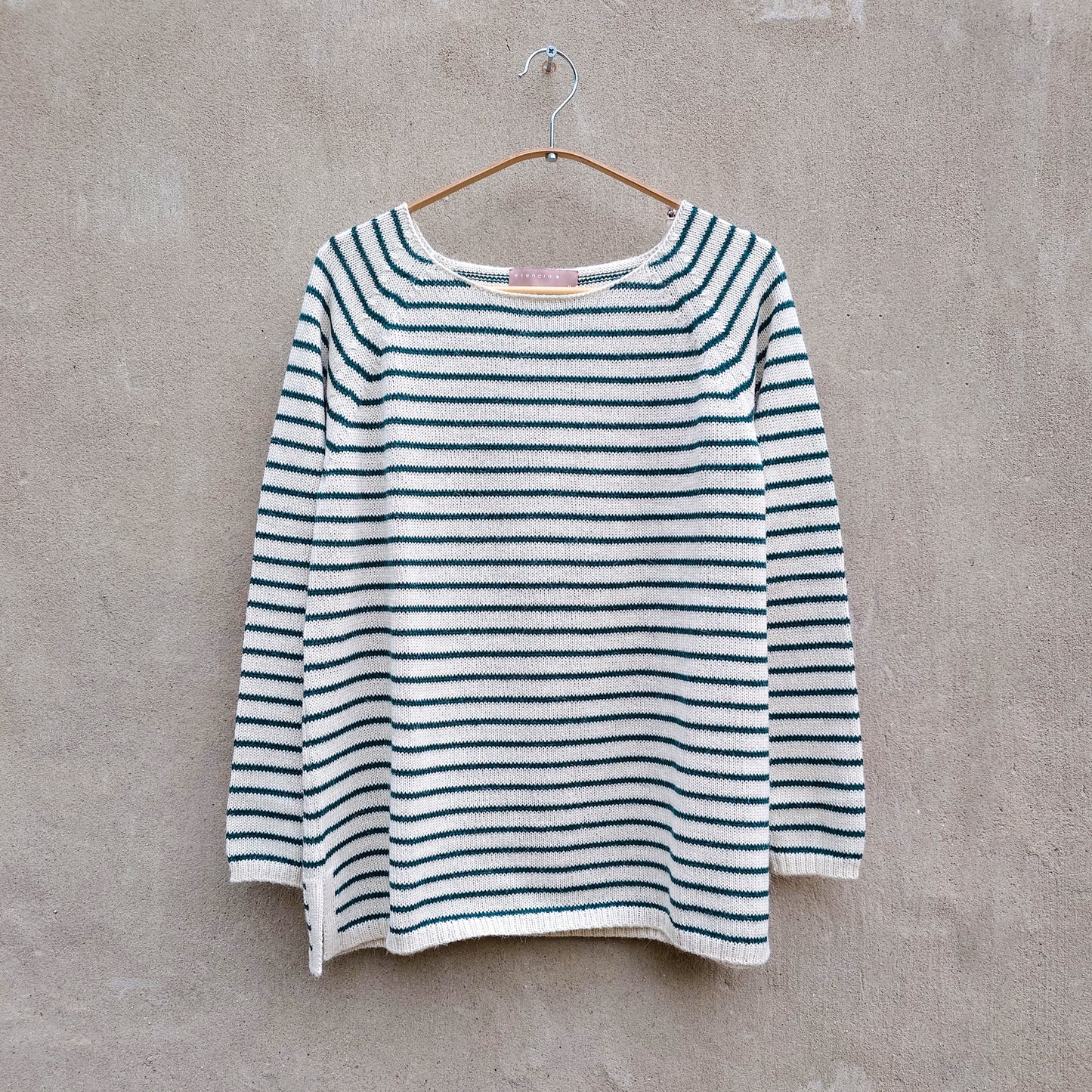 Randig slätstickad tröja i alpacka - Green & off white