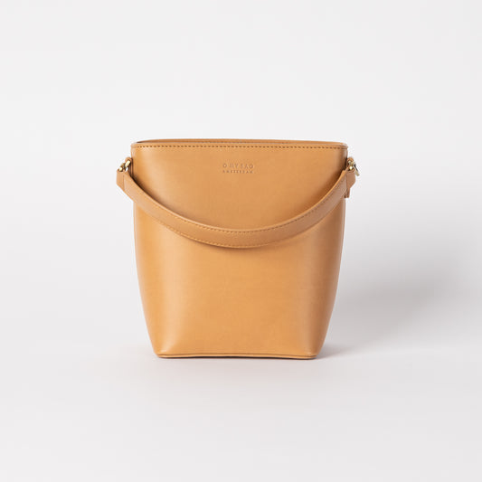 O My Bag Bobbi Bucket Bag Midi handväska i äppelläder - cognac