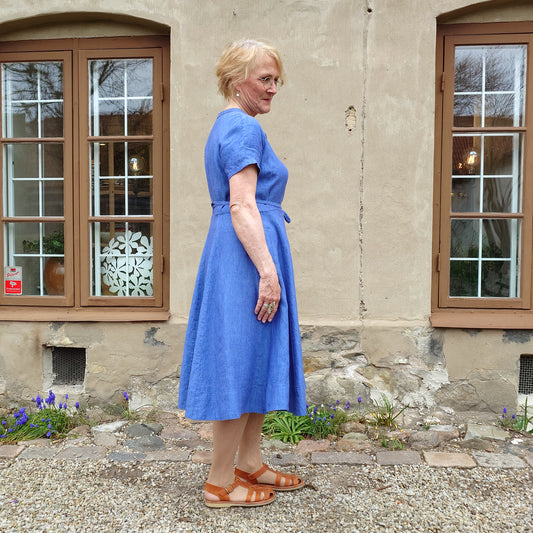 GR Nature omlottklänning i linne – Denim Blue