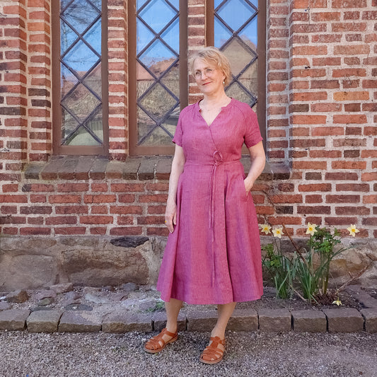 GR Nature omlottklänning i linne – Raspberry