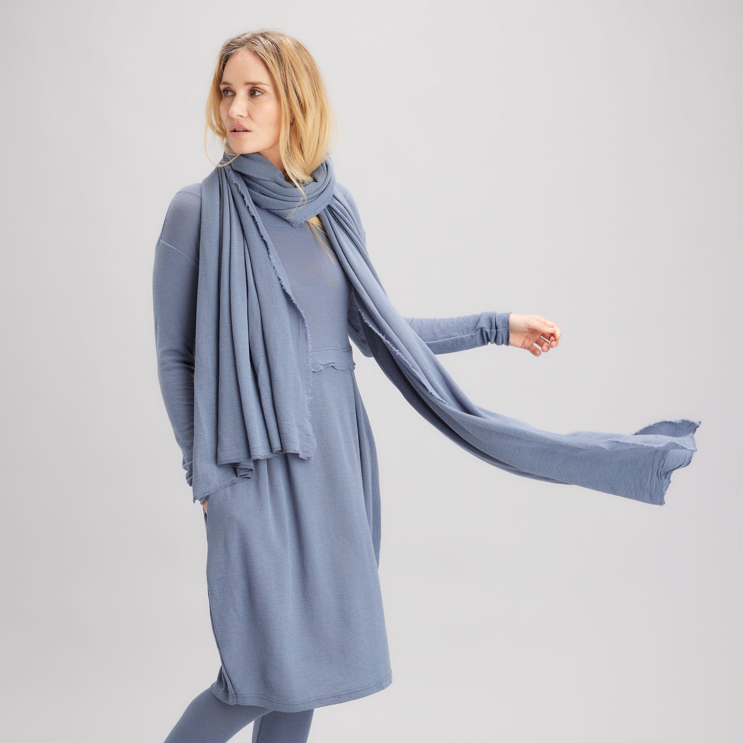 7035 Klänning - markerad midja och tulpankjol