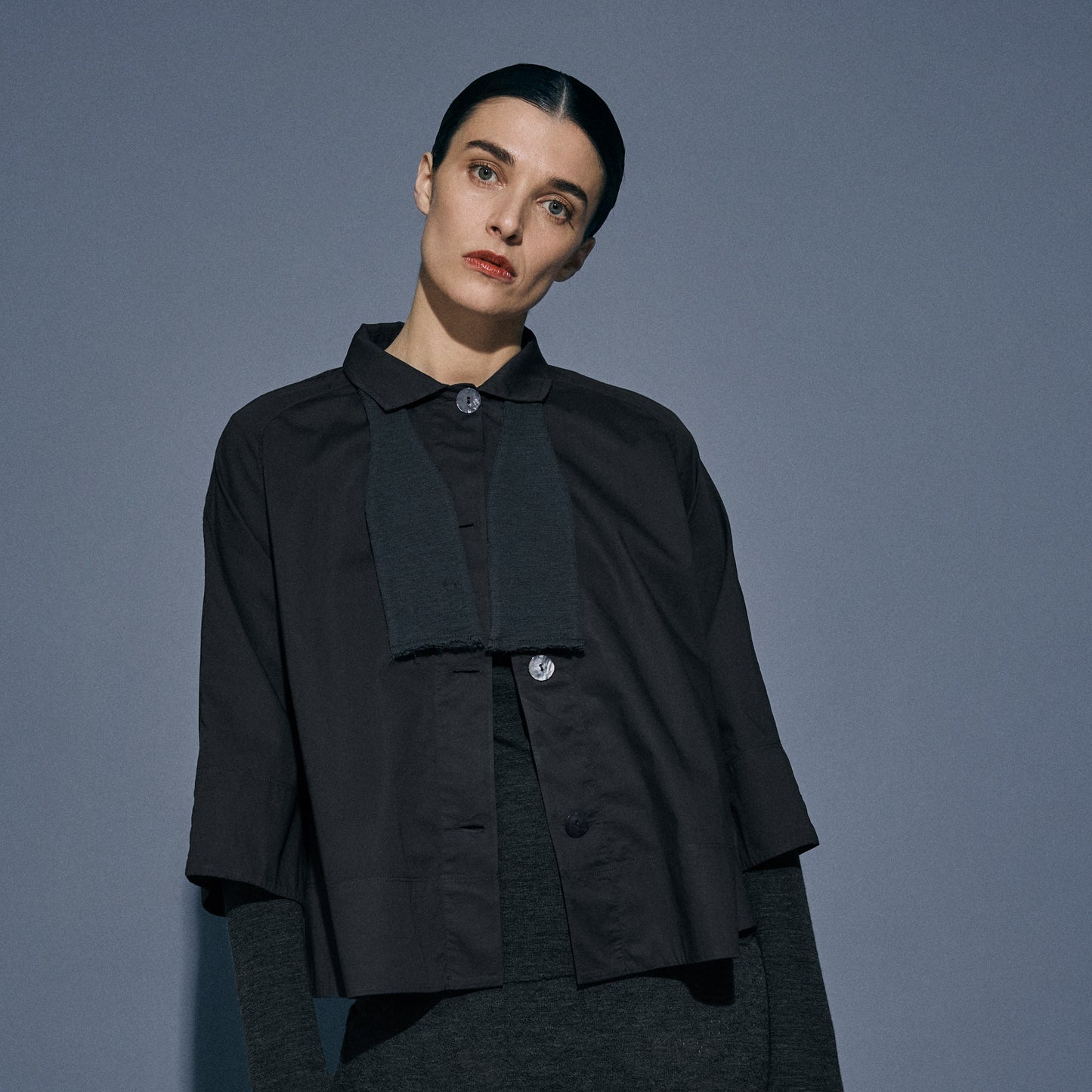 OWN poplinblus/jacka med stora pärlemorknappar - Black