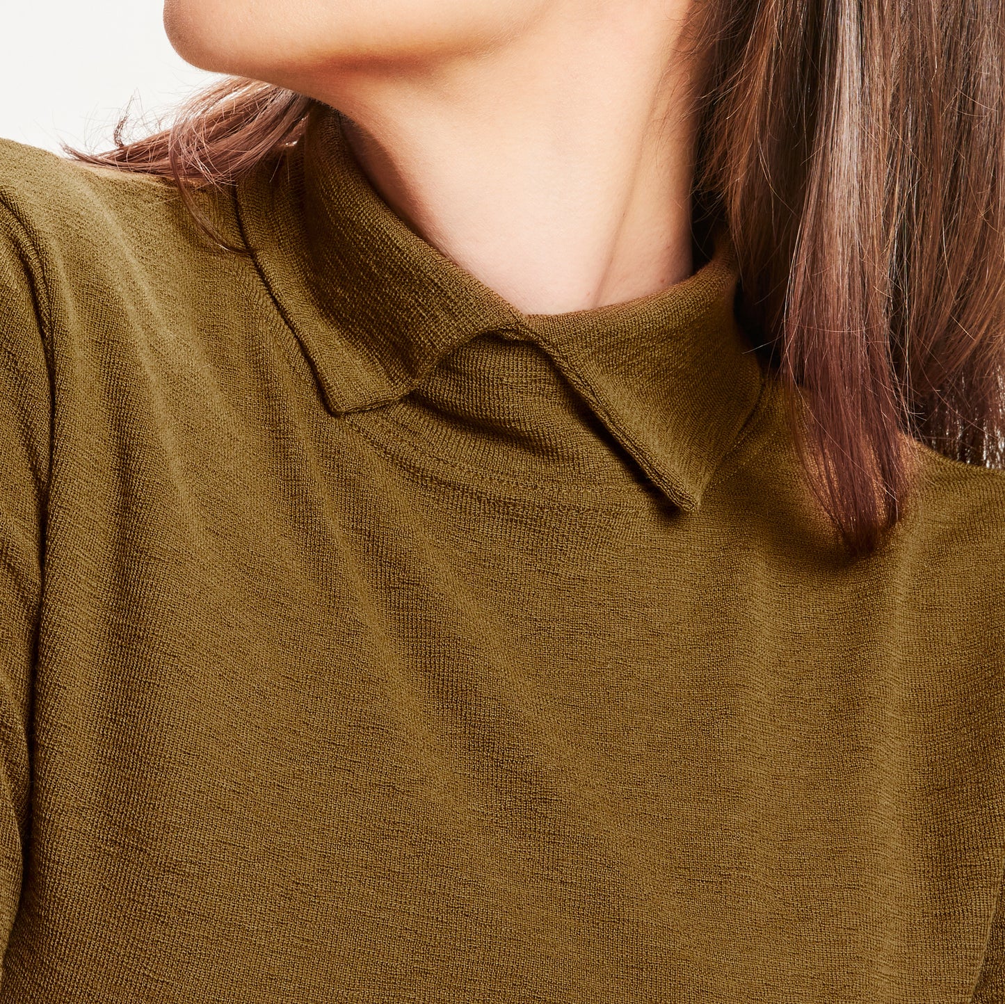 4048 Tröja - figurnära tröja med vikt krage och 3/4 ärm