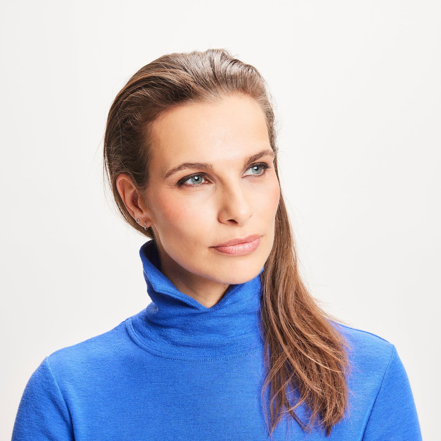 4048 Tröja - figurnära tröja med vikt krage och 3/4 ärm