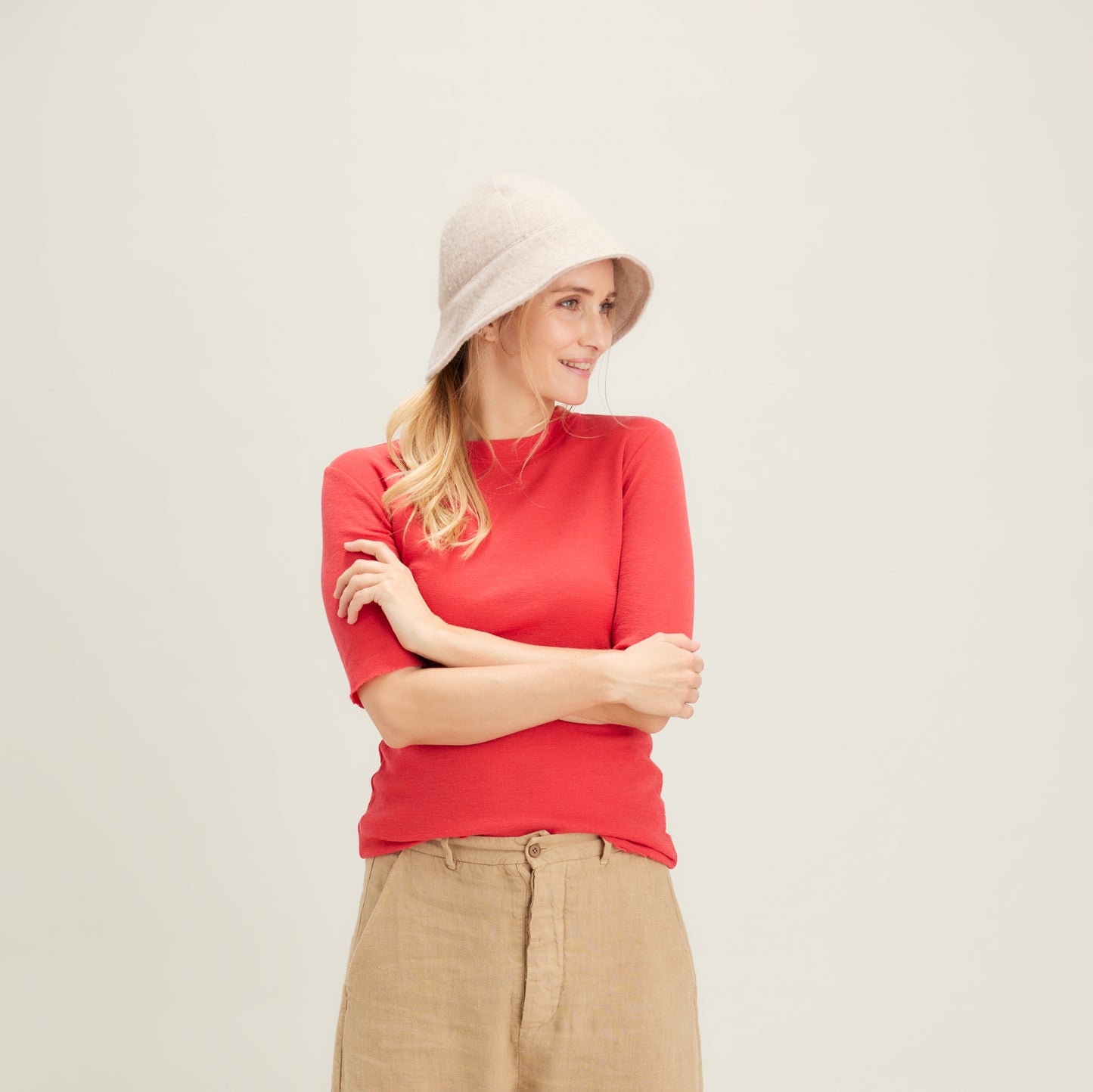 4056 Tröja - Figurnära med hög hals och kort ärm