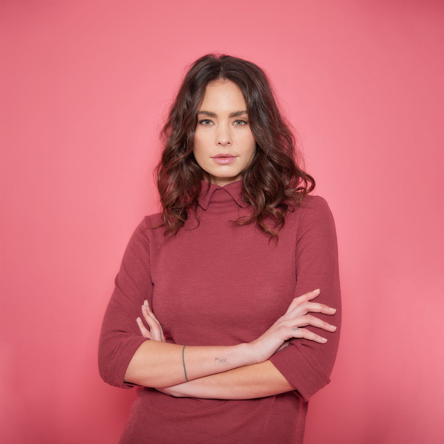 4048 Tröja - figurnära tröja med vikt krage och 3/4 ärm