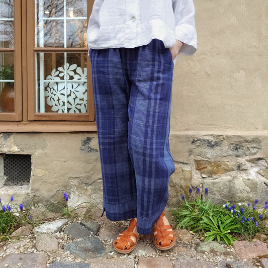 Rutiga långbyxor i lin och bomull – Indigo | McVerdi