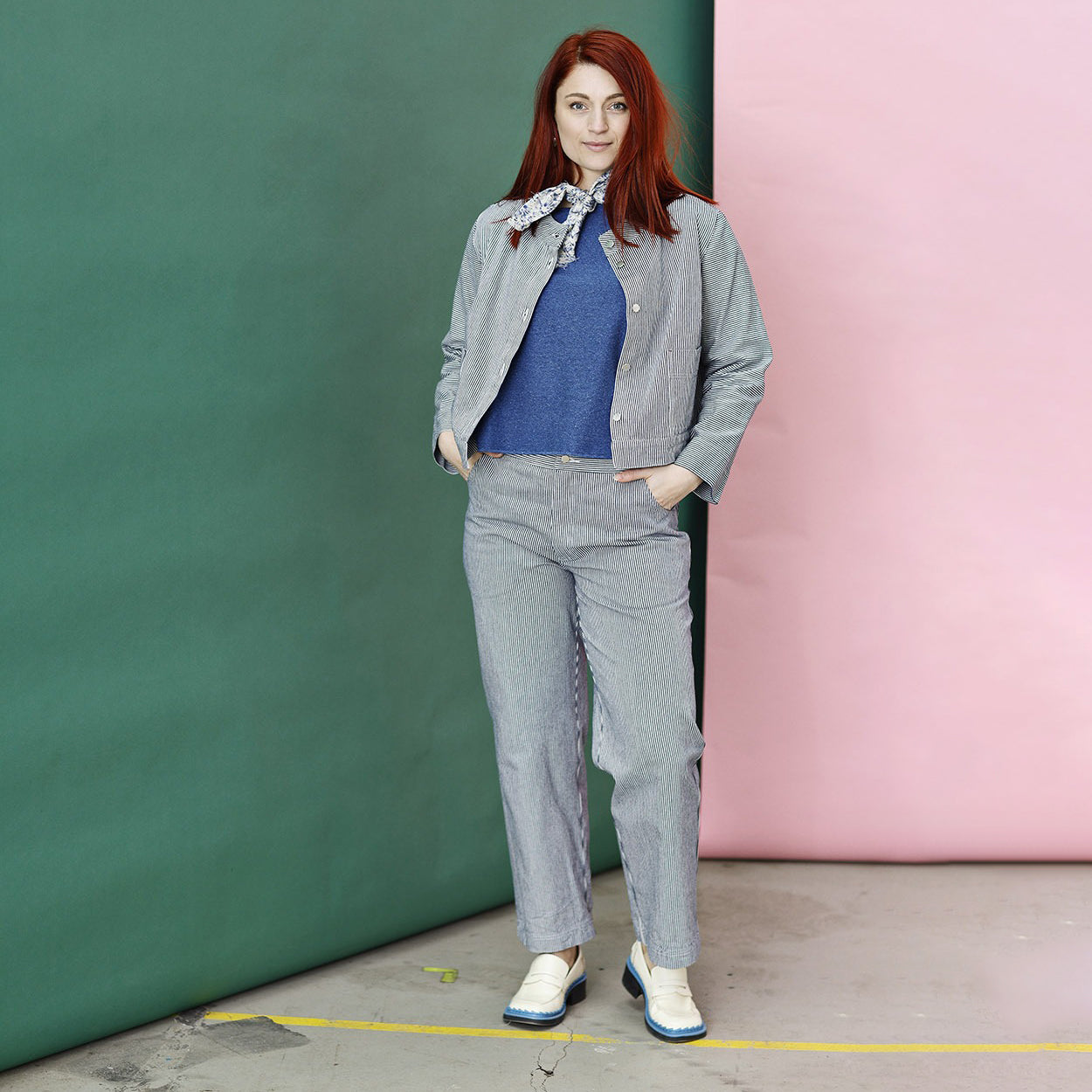 Smalrandiga jeans i bomull - blå & vit