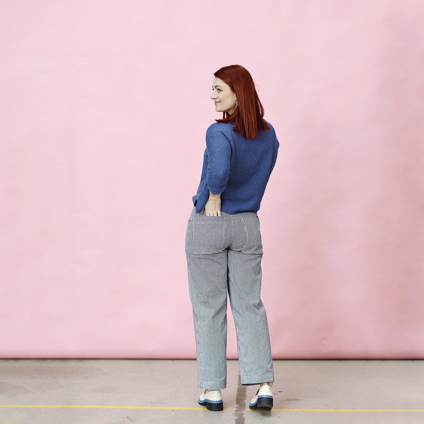 Smalrandiga jeans i bomull - blå & vit