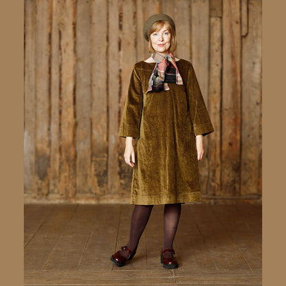 Bredspårig manchesterklänning DORTE - Golden