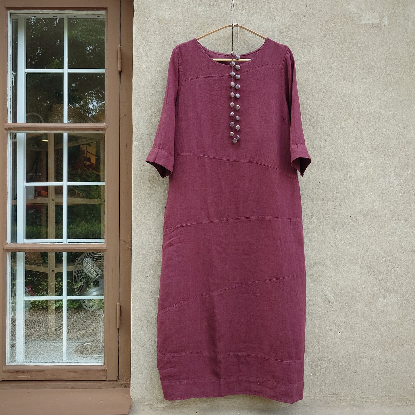 Lång linneklänning med lätt tulpanform - Burgundy