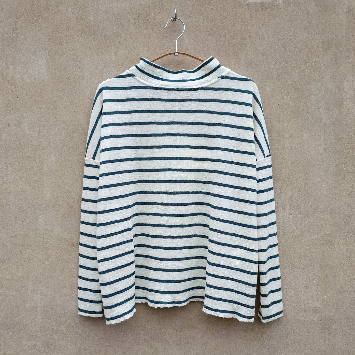 Oversize merinotröja med bred halsmudd - Raw White/Granite Stripe