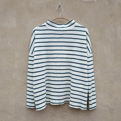 Oversize merinotröja med bred halsmudd - Raw White/Granite Stripe