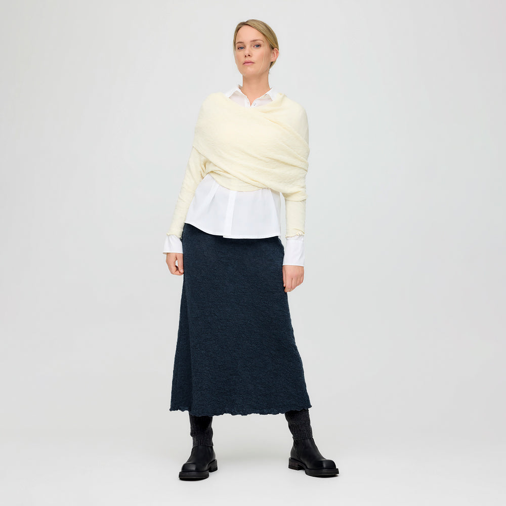 Lätt klockad vadlång kjol  - by basics merino bubble wool