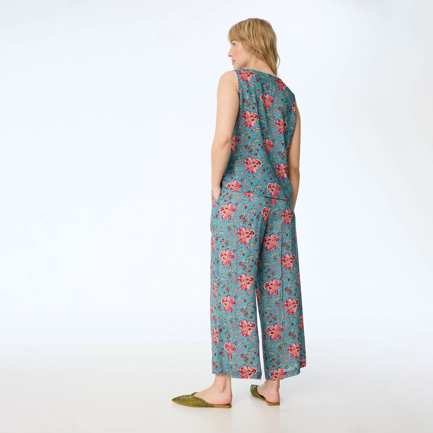Blommig ärmlös topp i modal - Vintage Flower | Himalaya