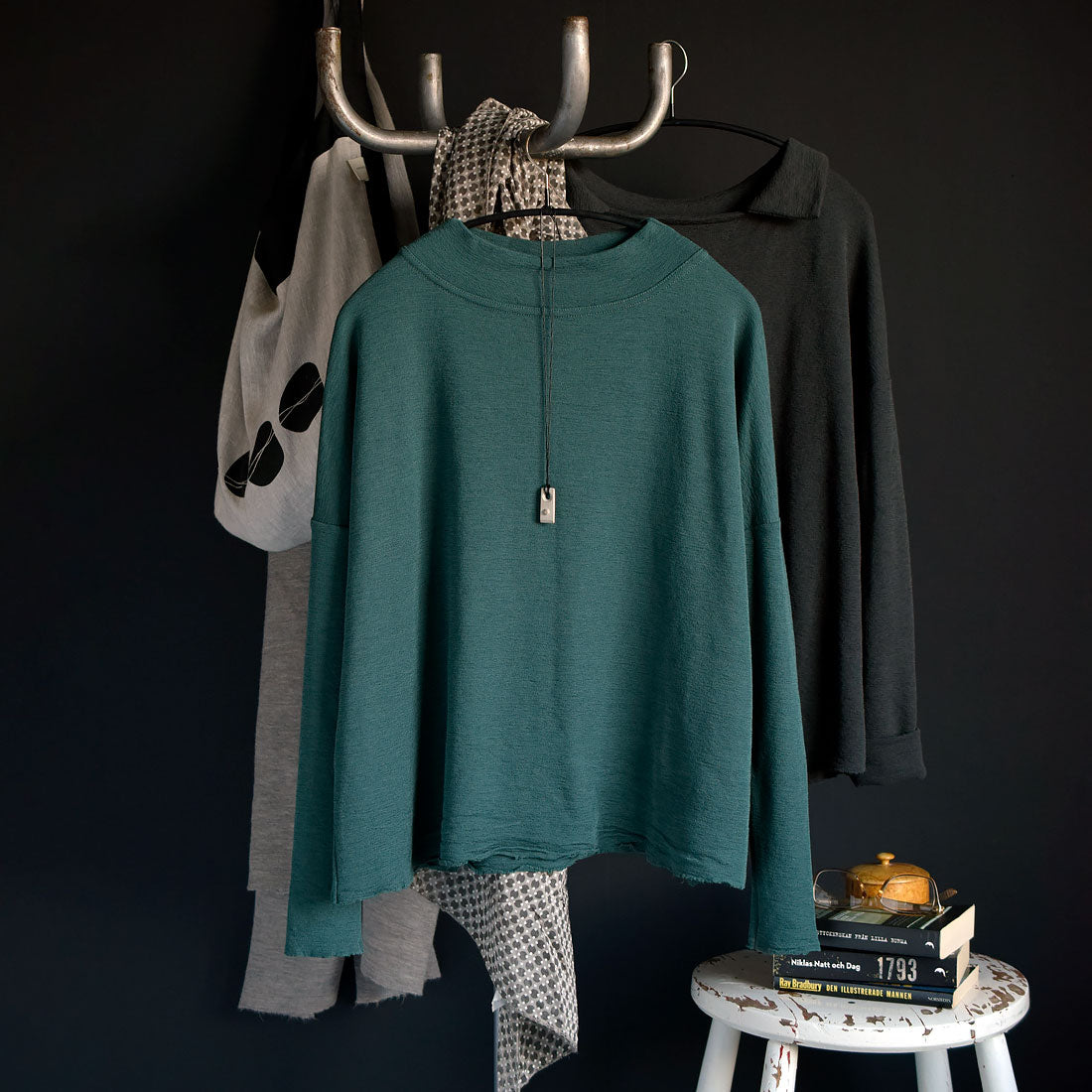 4025 Tröja - Oversize med bred halsmudd