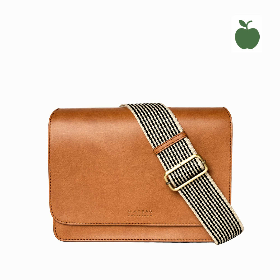 AUDREY COGNAC - handväska i äppelläder