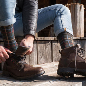 Ull- och kashmirstrumpa - DARK KAKI TARTAN
